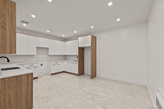 15 Warren Court 314, Monsey, NY 10952