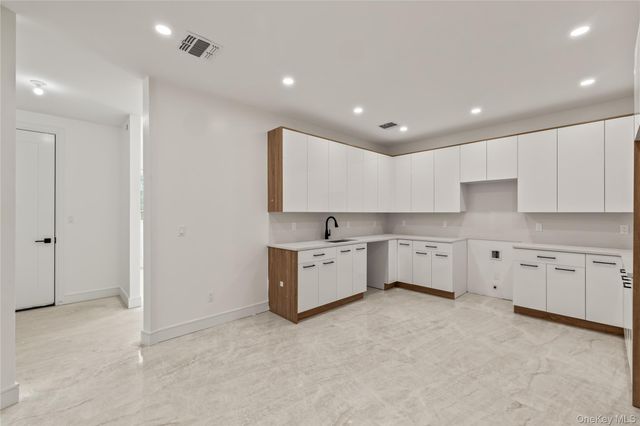 15 Warren Court 314, Monsey, NY 10952