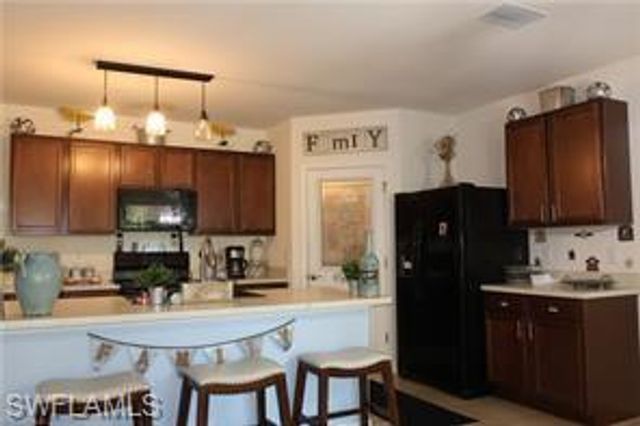 10548 Canal Brook LN, Lehigh Acres, FL 33936