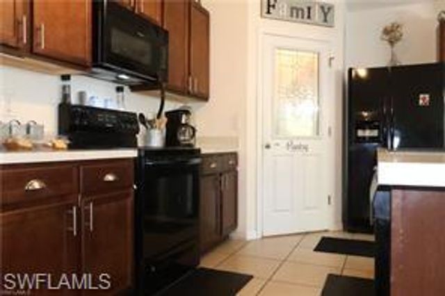 10548 Canal Brook LN, Lehigh Acres, FL 33936