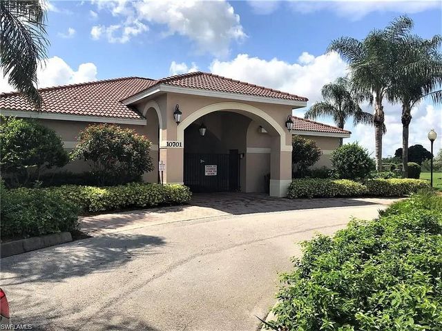 10548 Canal Brook LN, Lehigh Acres, FL 33936