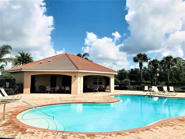 10548 Canal Brook LN, Lehigh Acres, FL 33936