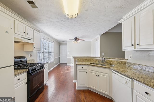 521 Red Tip Court, Loganville, GA 30052