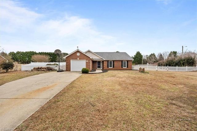 5190 Robin Lane, Randleman, NC 27317