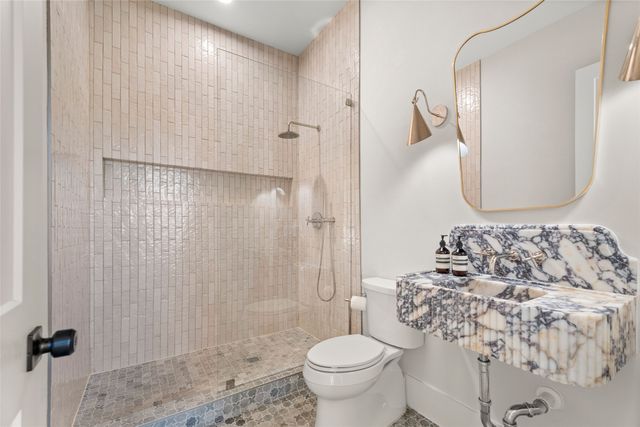 9000 Forest Hills Boulevard, Dallas, TX 75218