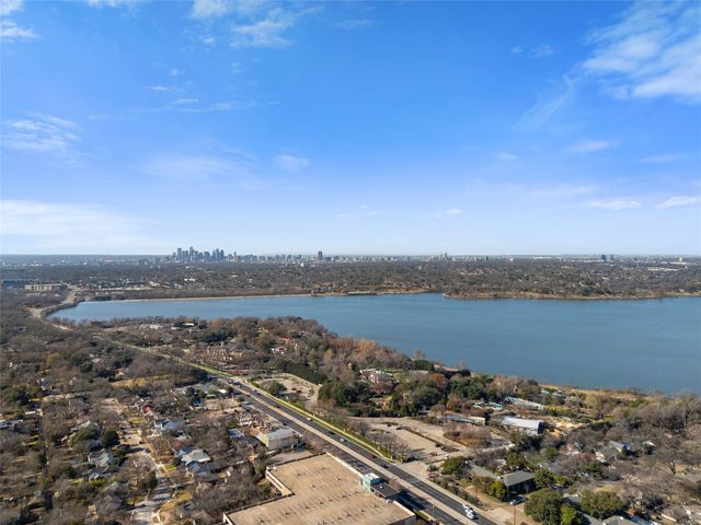 9000 Forest Hills Boulevard, Dallas, TX 75218