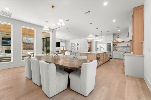 9000 Forest Hills Boulevard, Dallas, TX 75218