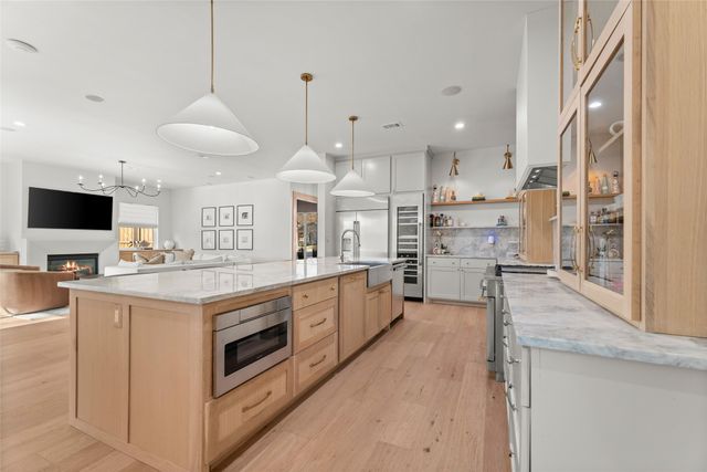 9000 Forest Hills Boulevard, Dallas, TX 75218