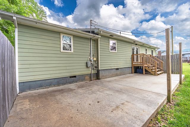 1243 Sycamore Street, Young Harris, GA 30582