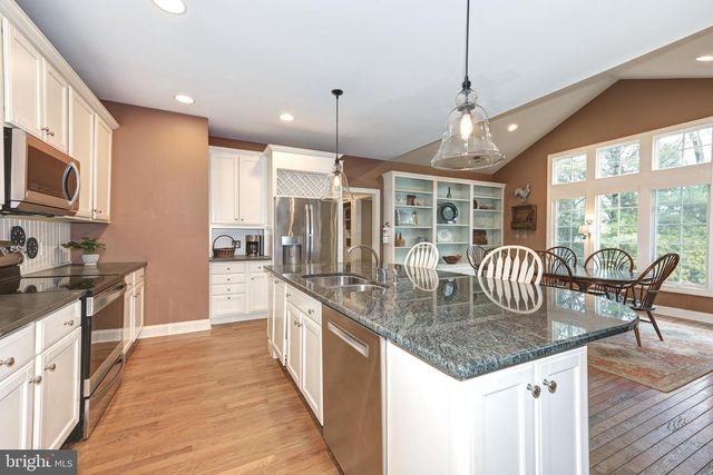 3 SCHOOLHOUSE DR, Medford, NJ 08055