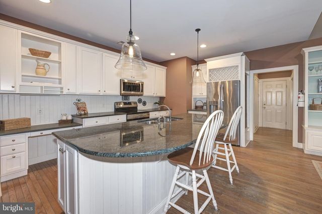 3 SCHOOLHOUSE DR, Medford, NJ 08055