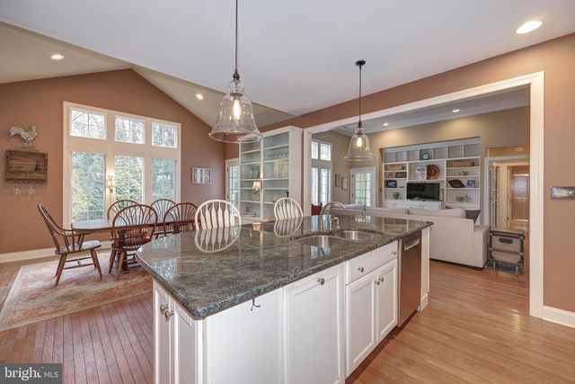 3 SCHOOLHOUSE DR, Medford, NJ 08055