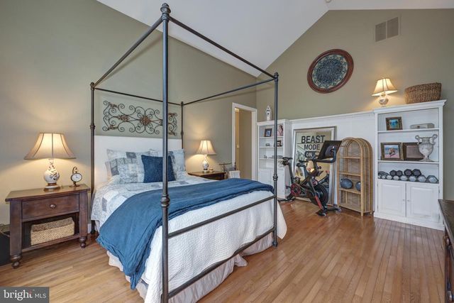 3 SCHOOLHOUSE DR, Medford, NJ 08055