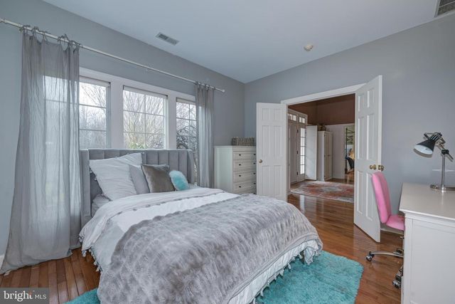 3 SCHOOLHOUSE DR, Medford, NJ 08055