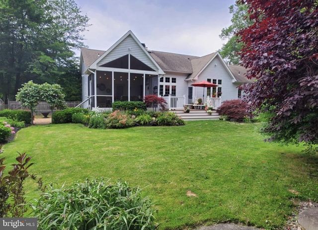 3 SCHOOLHOUSE DR, Medford, NJ 08055