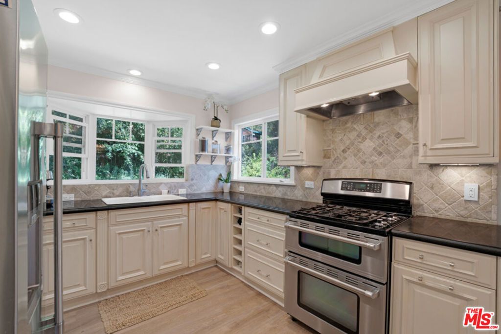 10431 Scenario Lane, Los Angeles, CA 90077 — photo 4