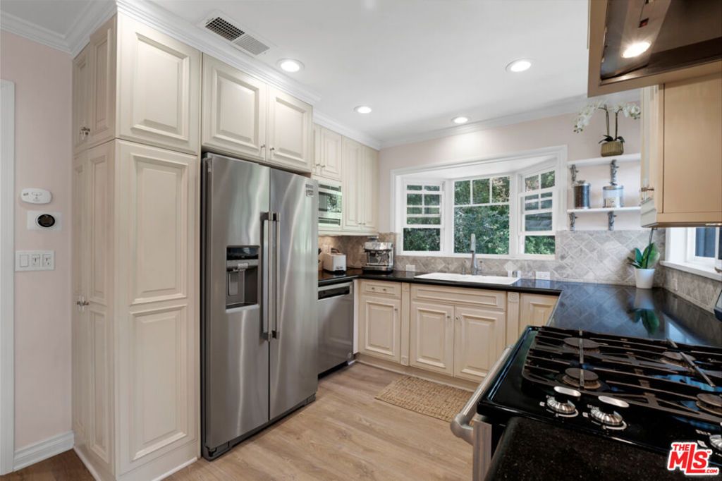 10431 Scenario Lane, Los Angeles, CA 90077 — photo 5