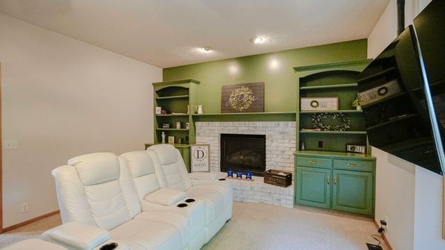 1608 SKYLINE Drive, Council Bluffs, IA 51503