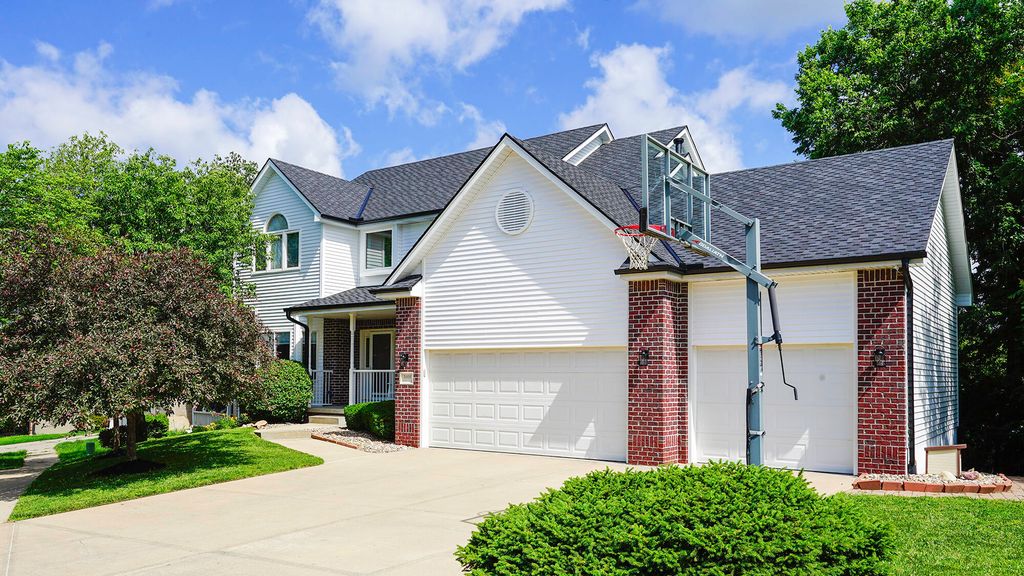 1608 SKYLINE Drive, Council Bluffs, IA 51503