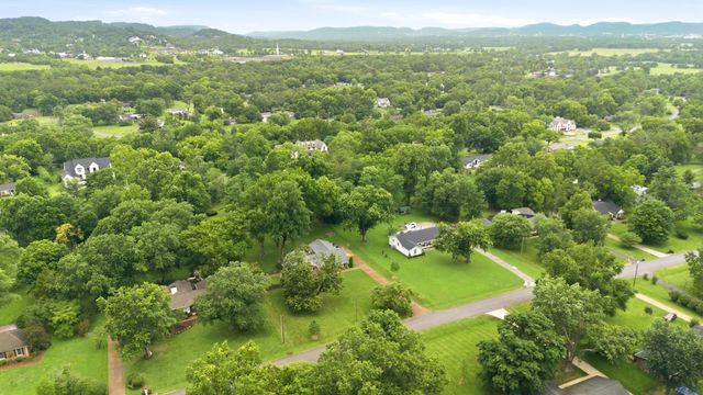 1307 Haber Dr, Brentwood, TN 37027