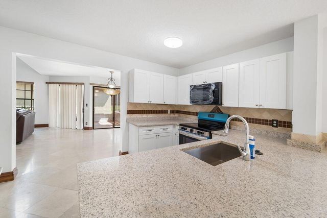 1752 Shoreside Circle, Wellington, FL 33414