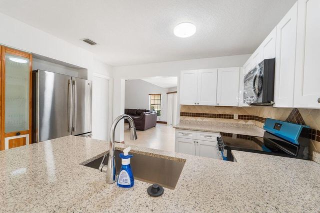 1752 Shoreside Circle, Wellington, FL 33414