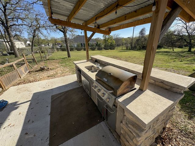 154 Stonewood Boulevard, Bartonville, TX 76226