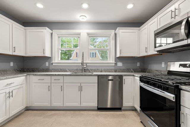 118 County Rd, Freetown, MA 02717