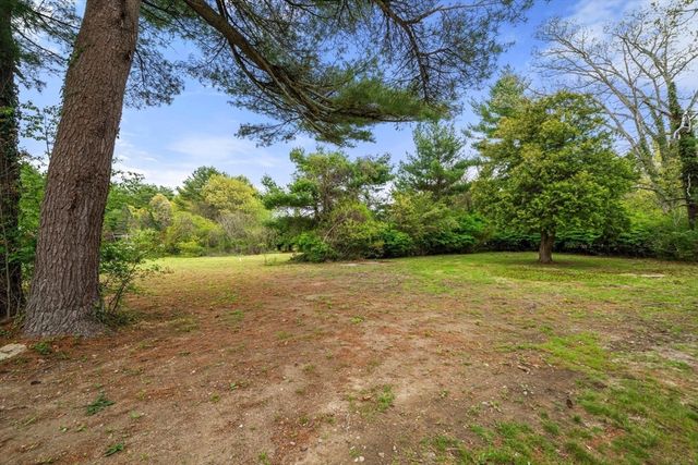 118 County Rd, Freetown, MA 02717