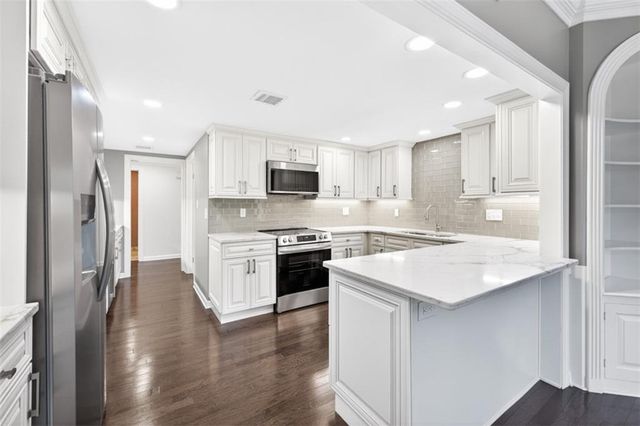 2769 Peachtree Road NE 10, Atlanta, GA 30305