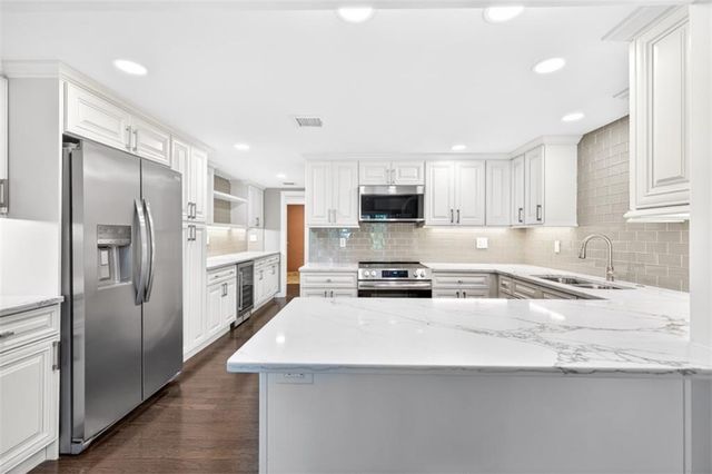 2769 Peachtree Road NE 10, Atlanta, GA 30305