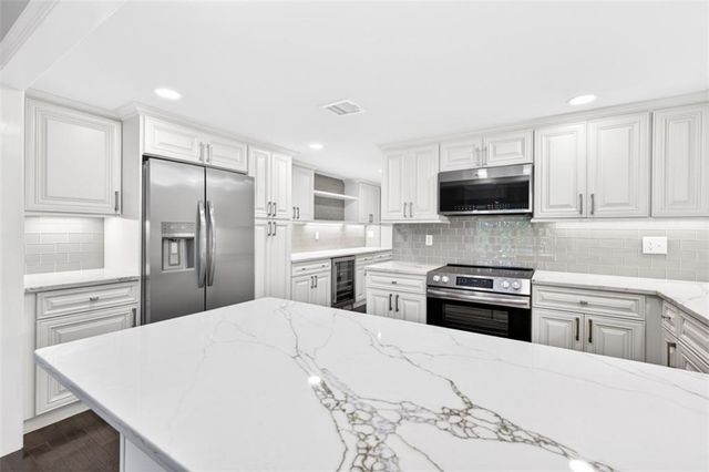 2769 Peachtree Road NE 10, Atlanta, GA 30305