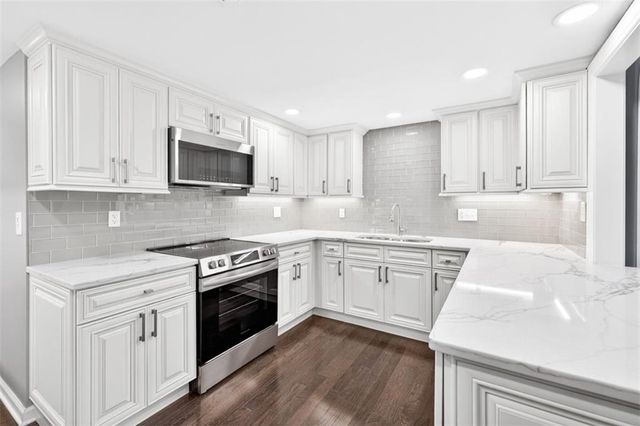 2769 Peachtree Road NE 10, Atlanta, GA 30305