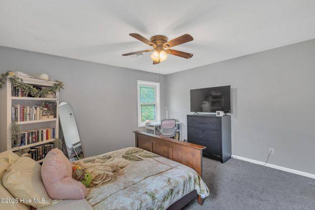 221 Woodcrest Court, Jacksonville, NC 28540
