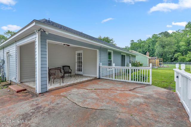 221 Woodcrest Court, Jacksonville, NC 28540