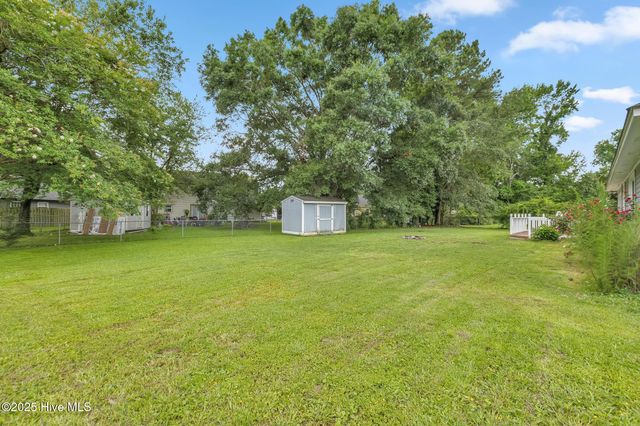 221 Woodcrest Court, Jacksonville, NC 28540