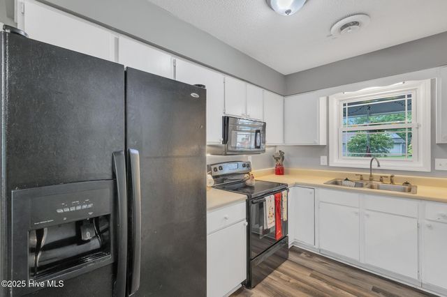 221 Woodcrest Court, Jacksonville, NC 28540