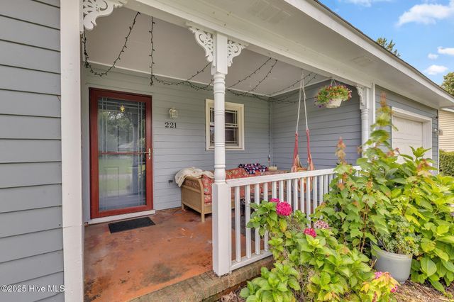 221 Woodcrest Court, Jacksonville, NC 28540