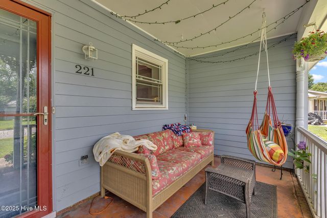 221 Woodcrest Court, Jacksonville, NC 28540