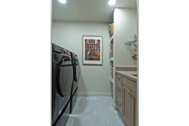 9652 S 2720 E, Sandy, UT 84092
