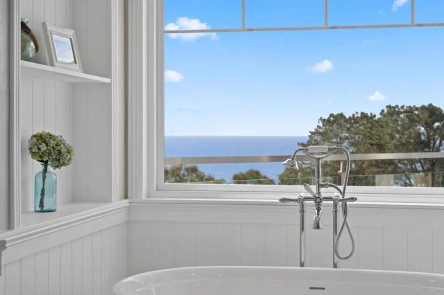 2122 Del Mar Heights Road, Del Mar, CA 92014