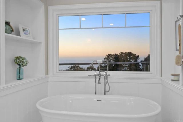 2122 Del Mar Heights Road, Del Mar, CA 92014