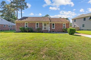2824 Augusta CIR, Virginia Beach, VA 23453