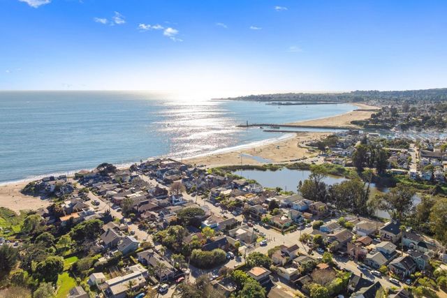 2974 E Cliff Drive, Santa Cruz, CA 95062
