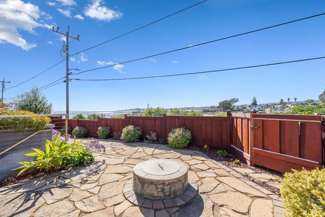 2974 E Cliff Drive, Santa Cruz, CA 95062