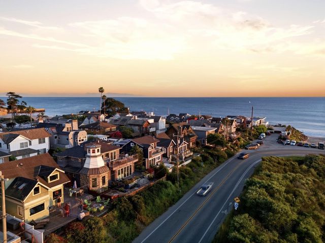 2974 E Cliff Drive, Santa Cruz, CA 95062
