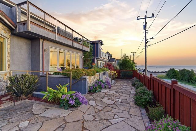 2974 E Cliff Drive, Santa Cruz, CA 95062