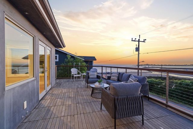 2974 E Cliff Drive, Santa Cruz, CA 95062