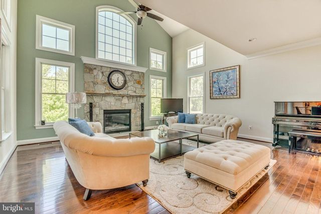 1751 TYSONS CREST LN, Vienna, VA 22182