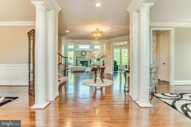 1751 TYSONS CREST LN, Vienna, VA 22182